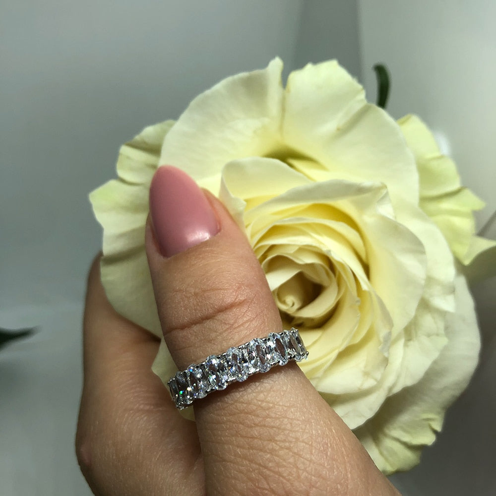 Classic Oval Sparkling Finger Ring