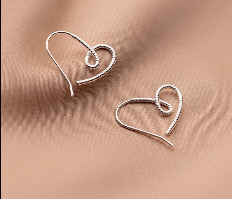 Simple Line Heart Stud Earrings