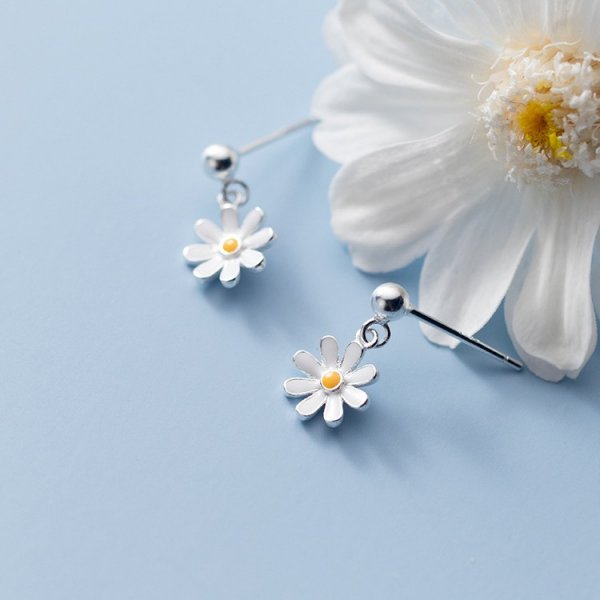 Daisy Flower Stud Earrings