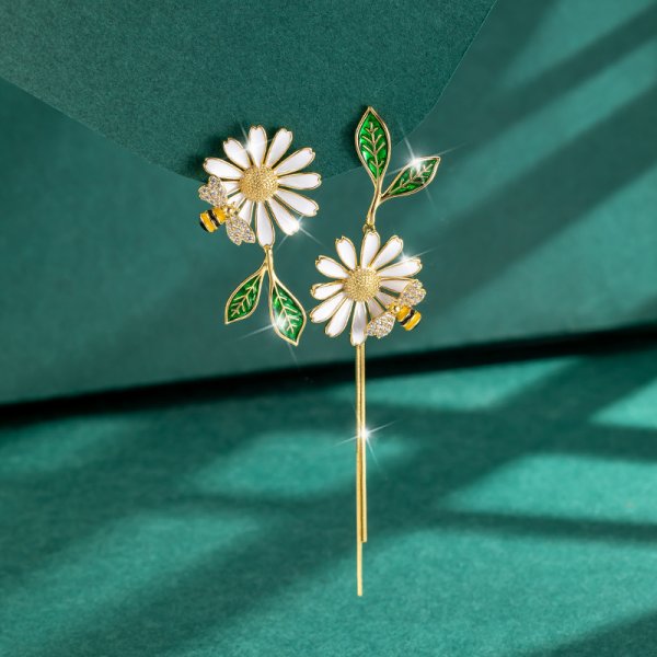 Daisy Flower Stud Earrings