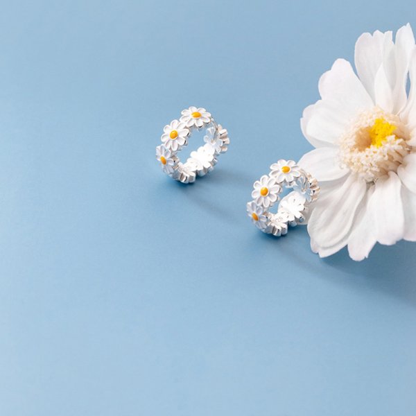 Daisy Flower Stud Earrings