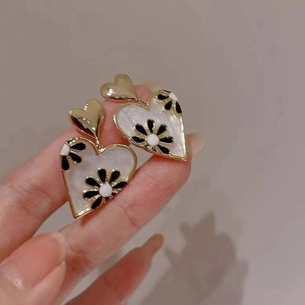 Daisy Flower Stud Earrings