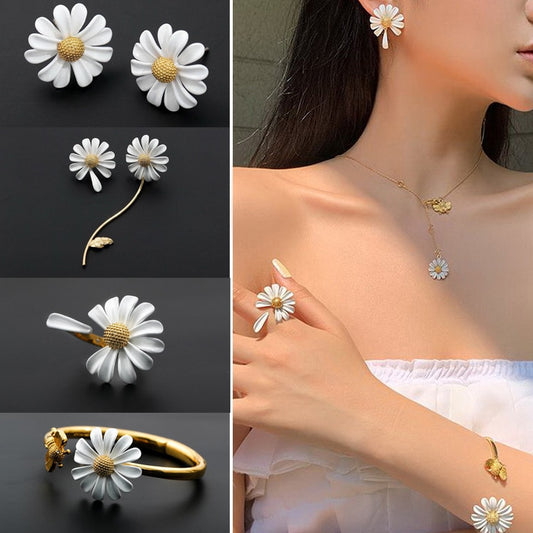 Daisy Flower Stud Earrings